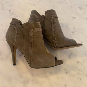 Vince Camuto Sage Green/Gray Suede Open Toe Booties Size 7.5